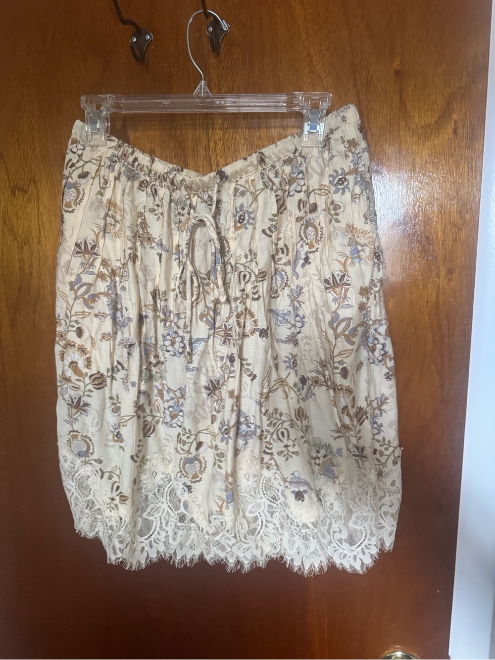 Universal Thread Cream Floral Lace-Trim Mini Skirt